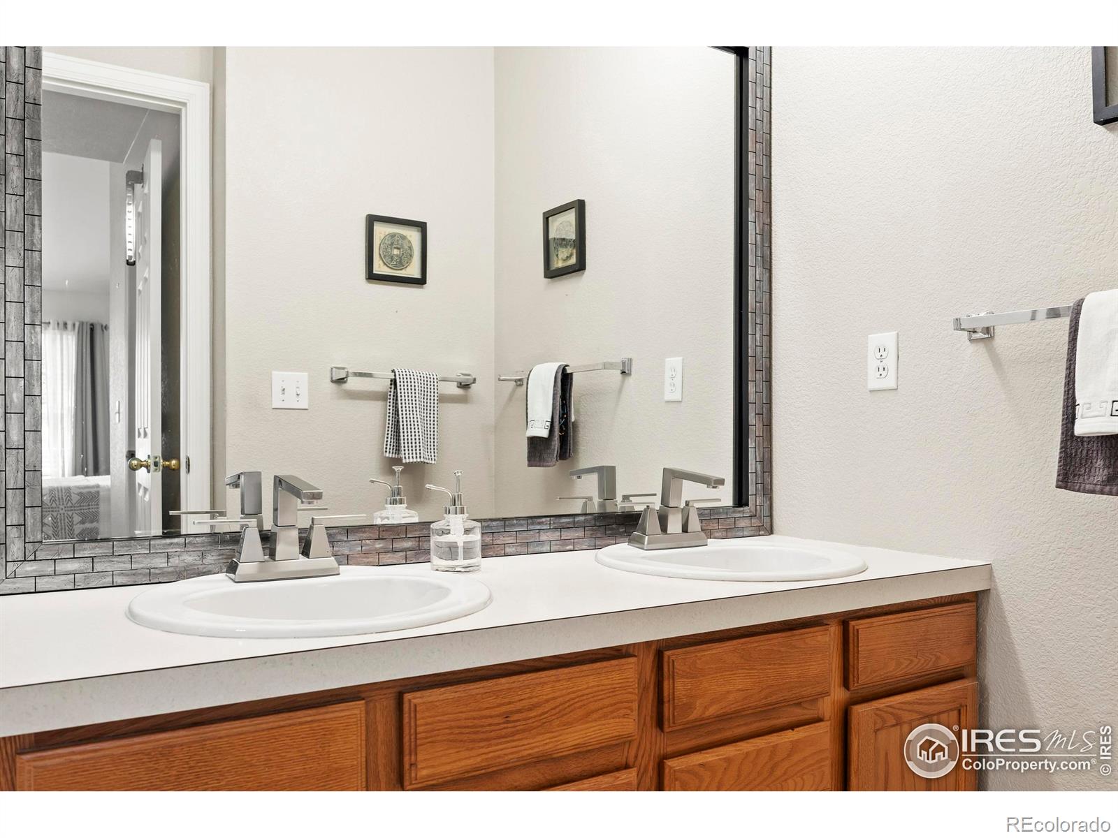 5225 White Willow Drive Unit: Q220