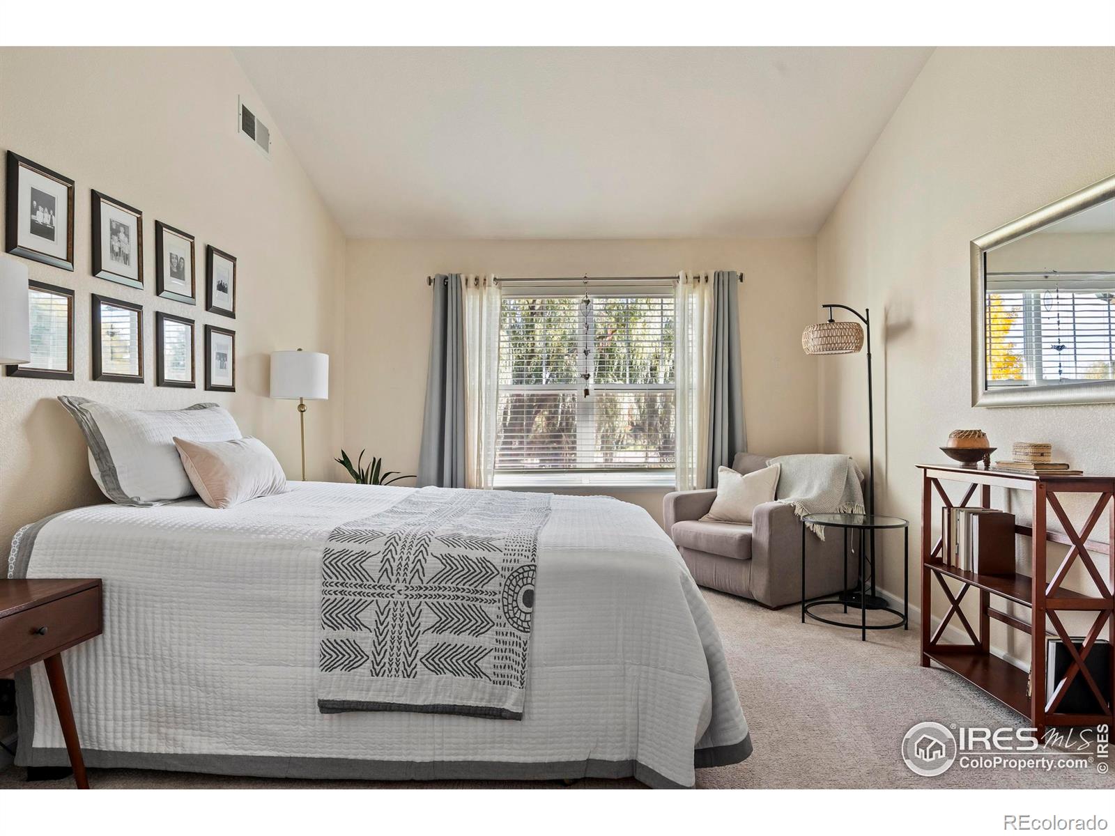 5225 White Willow Drive Unit: Q220