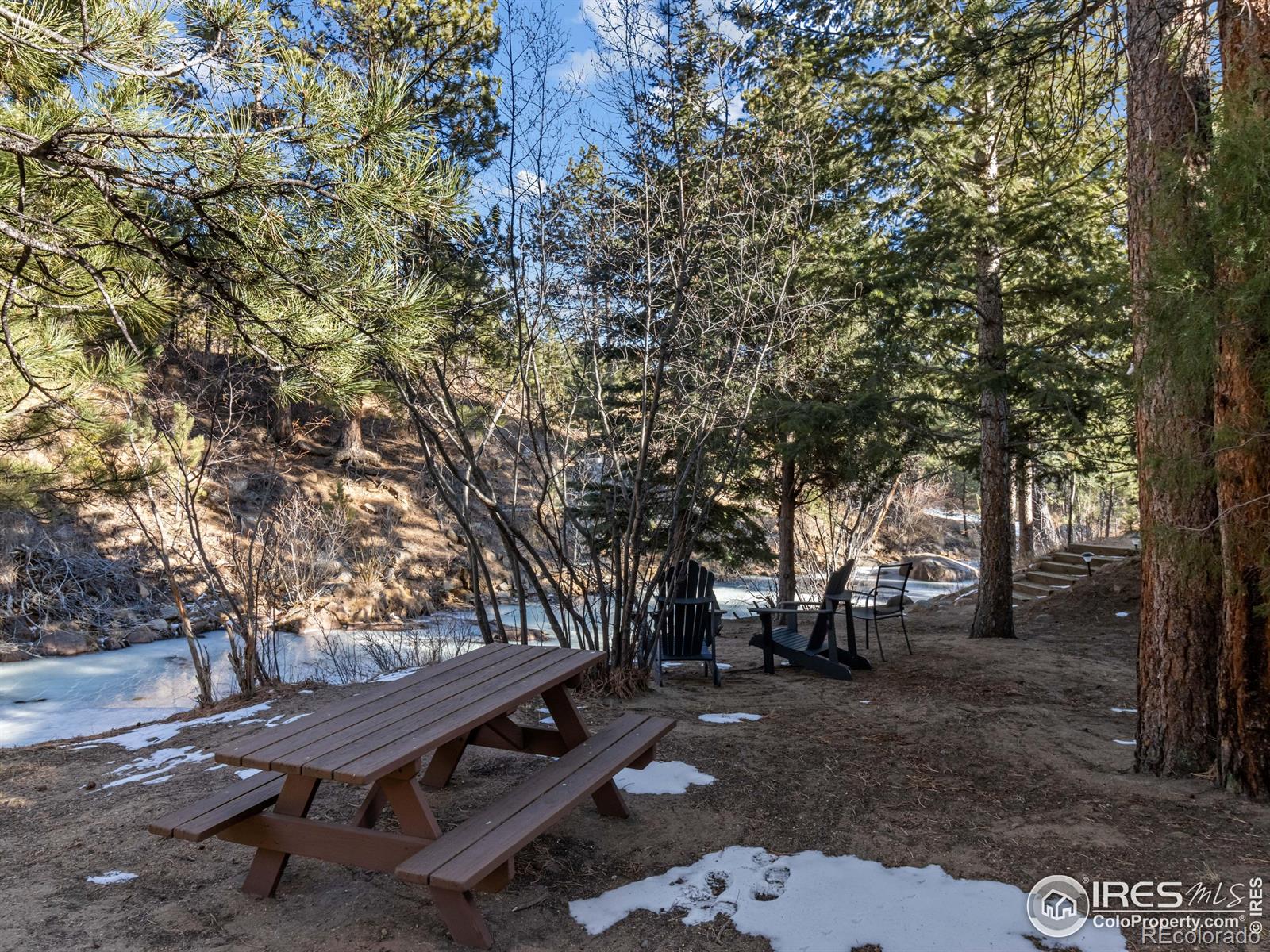525 Fall River Lane Unit: 4