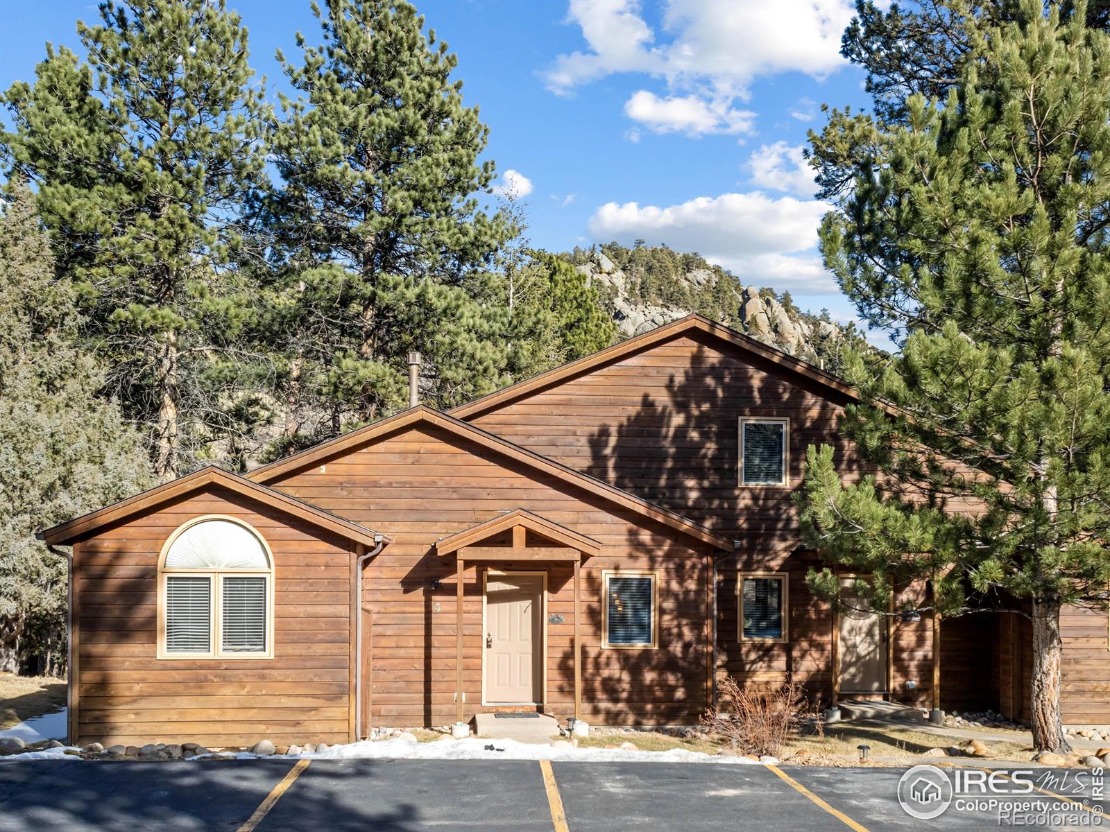 525 Fall River Lane Unit: 4