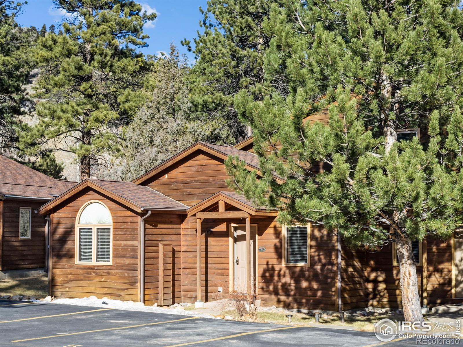 525 Fall River Lane Unit: 4