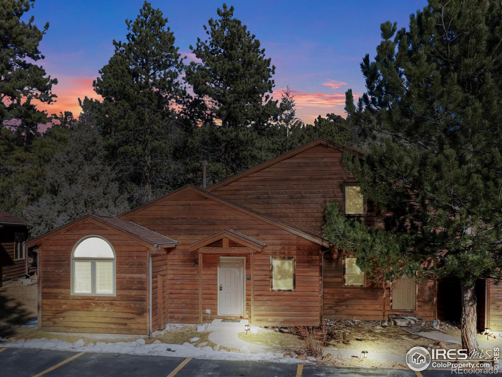 525 Fall River Lane Unit: 4