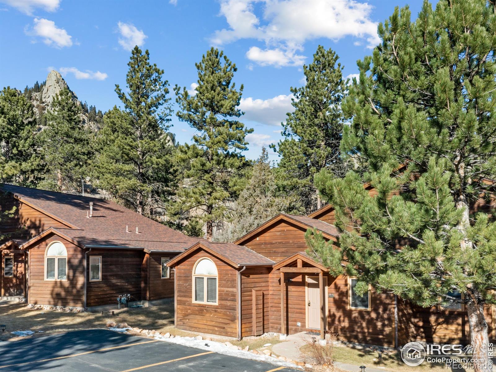 525 Fall River Lane Unit: 4