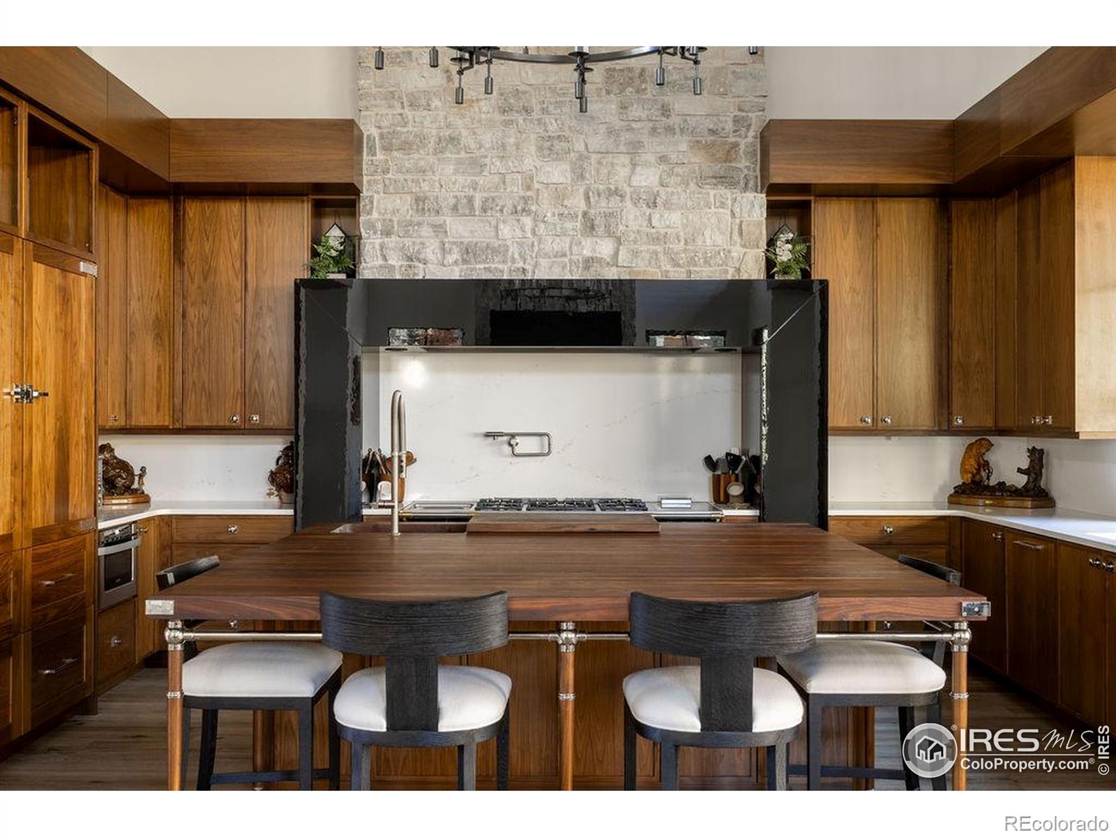 762 Harts Gardens Lane