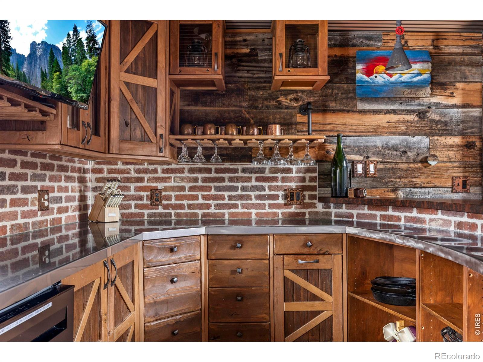 1505 W Prospect Road