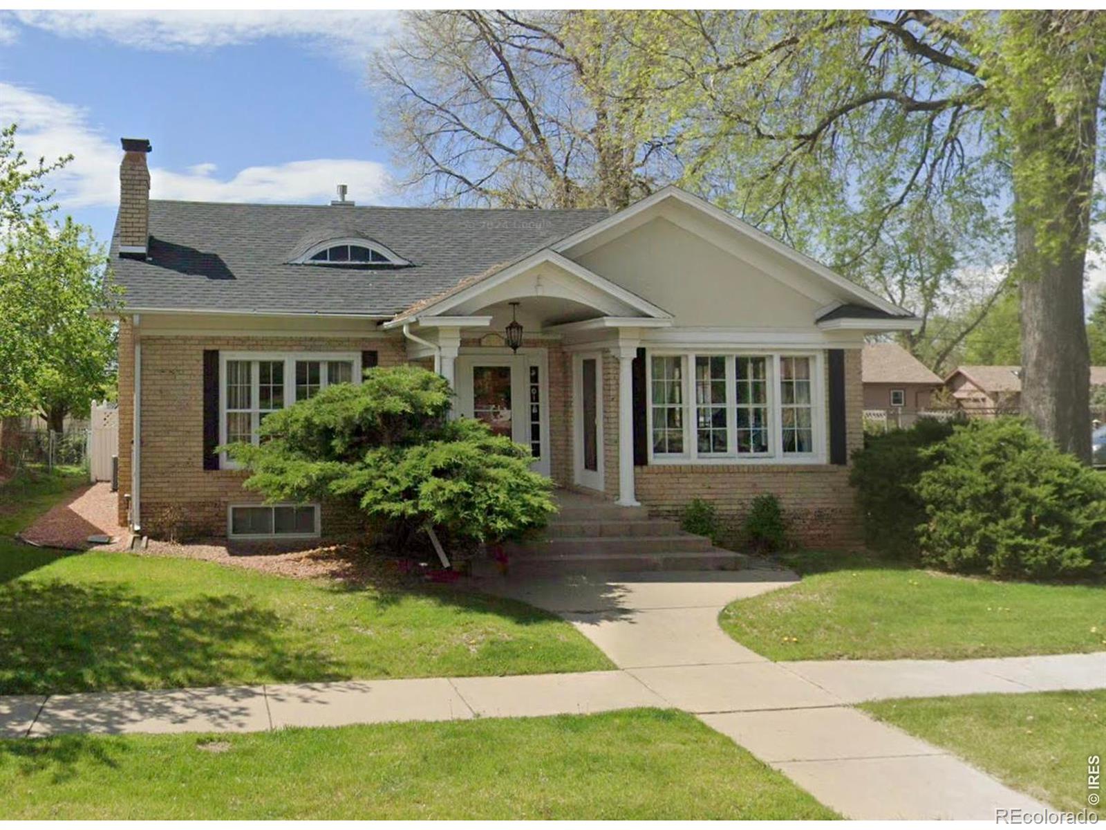 818 W 4th Street