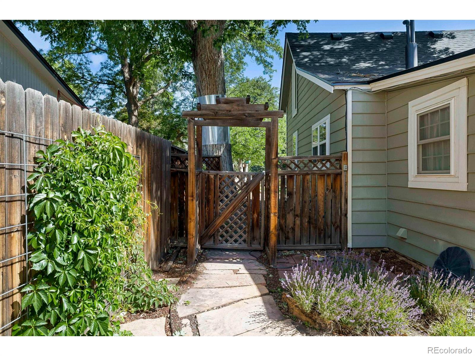 548 W 5th Street