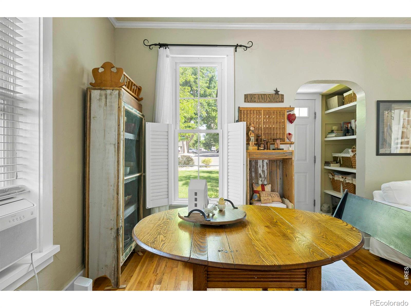 548 W 5th Street