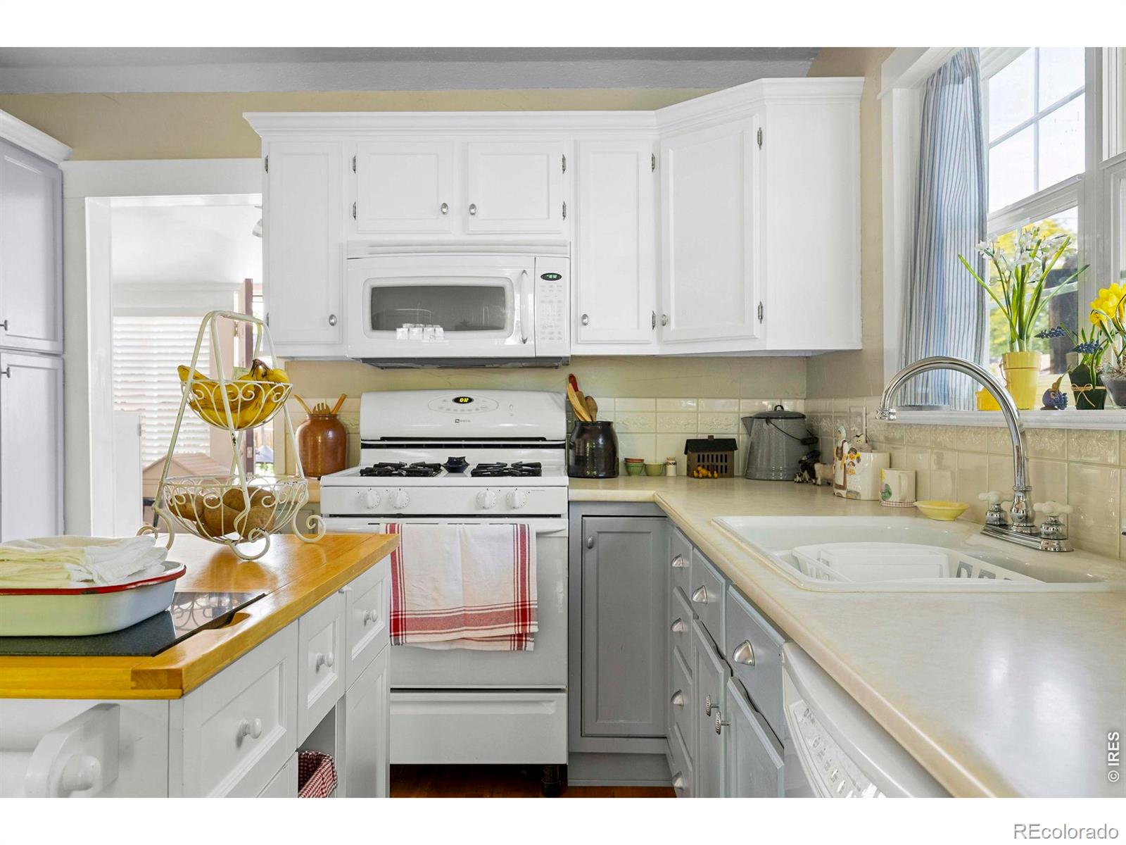 548 W 5th Street