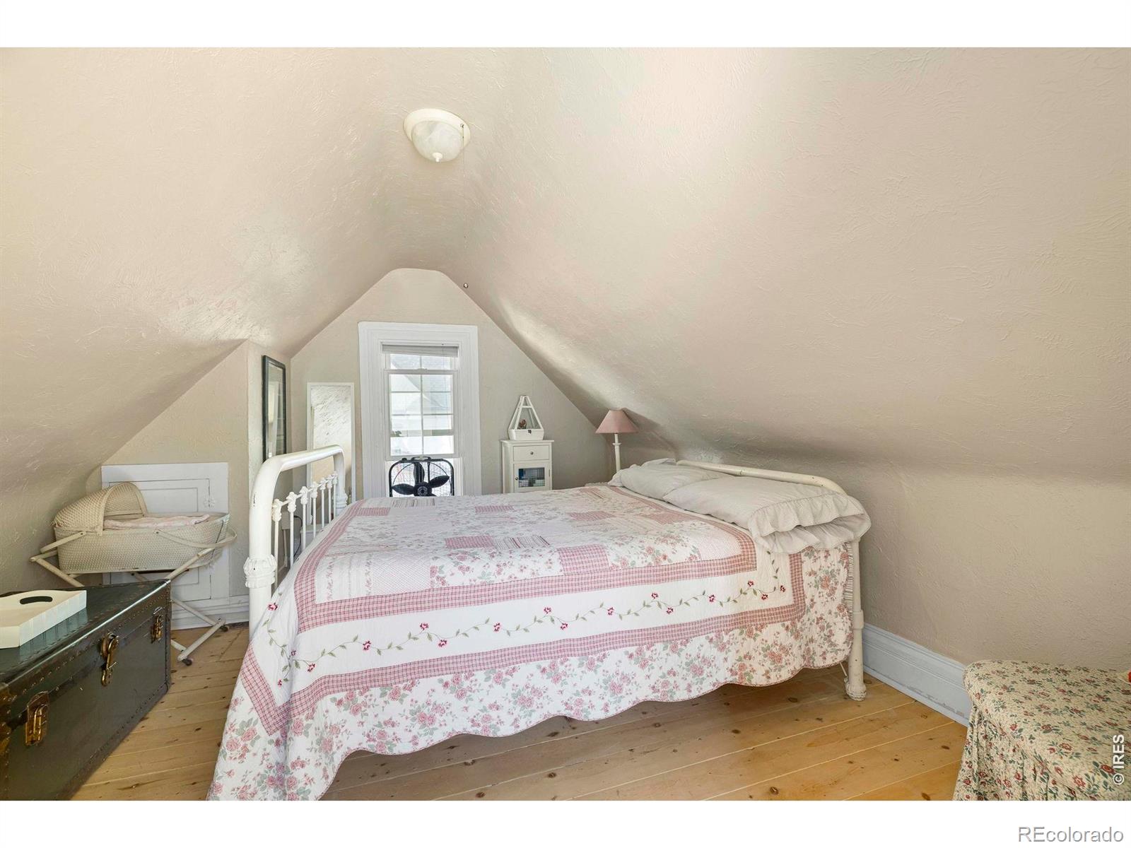 548 W 5th Street