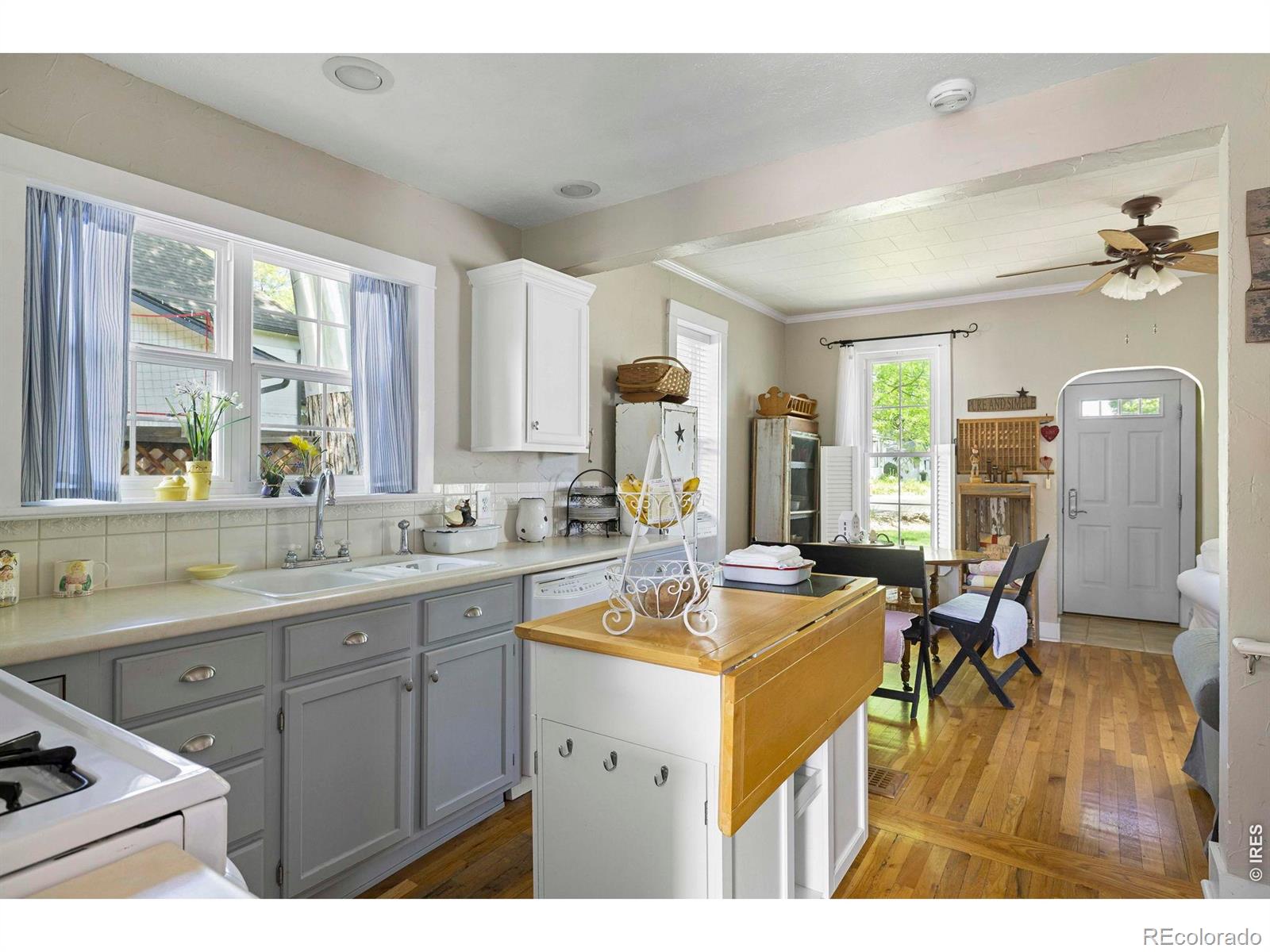 548 W 5th Street