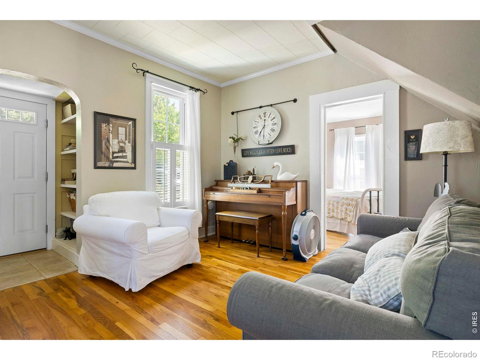 548 W 5th Street