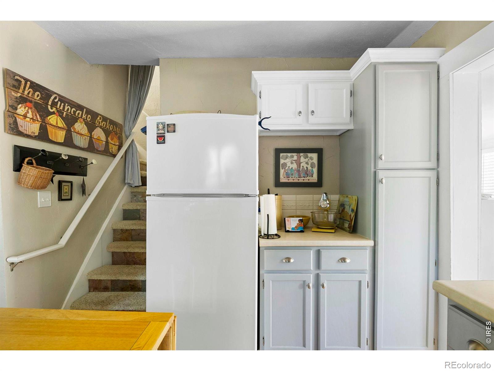 548 W 5th Street