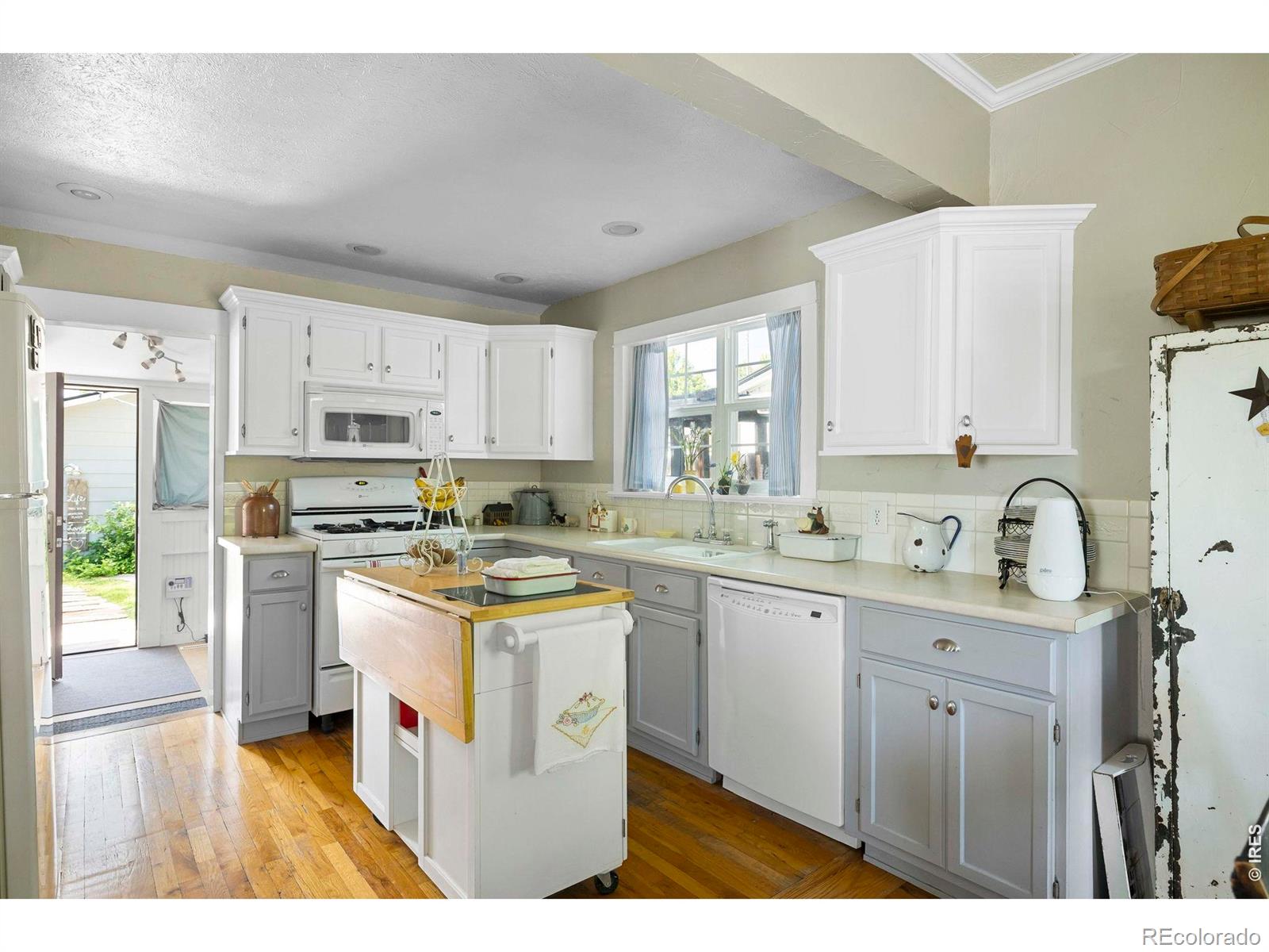 548 W 5th Street