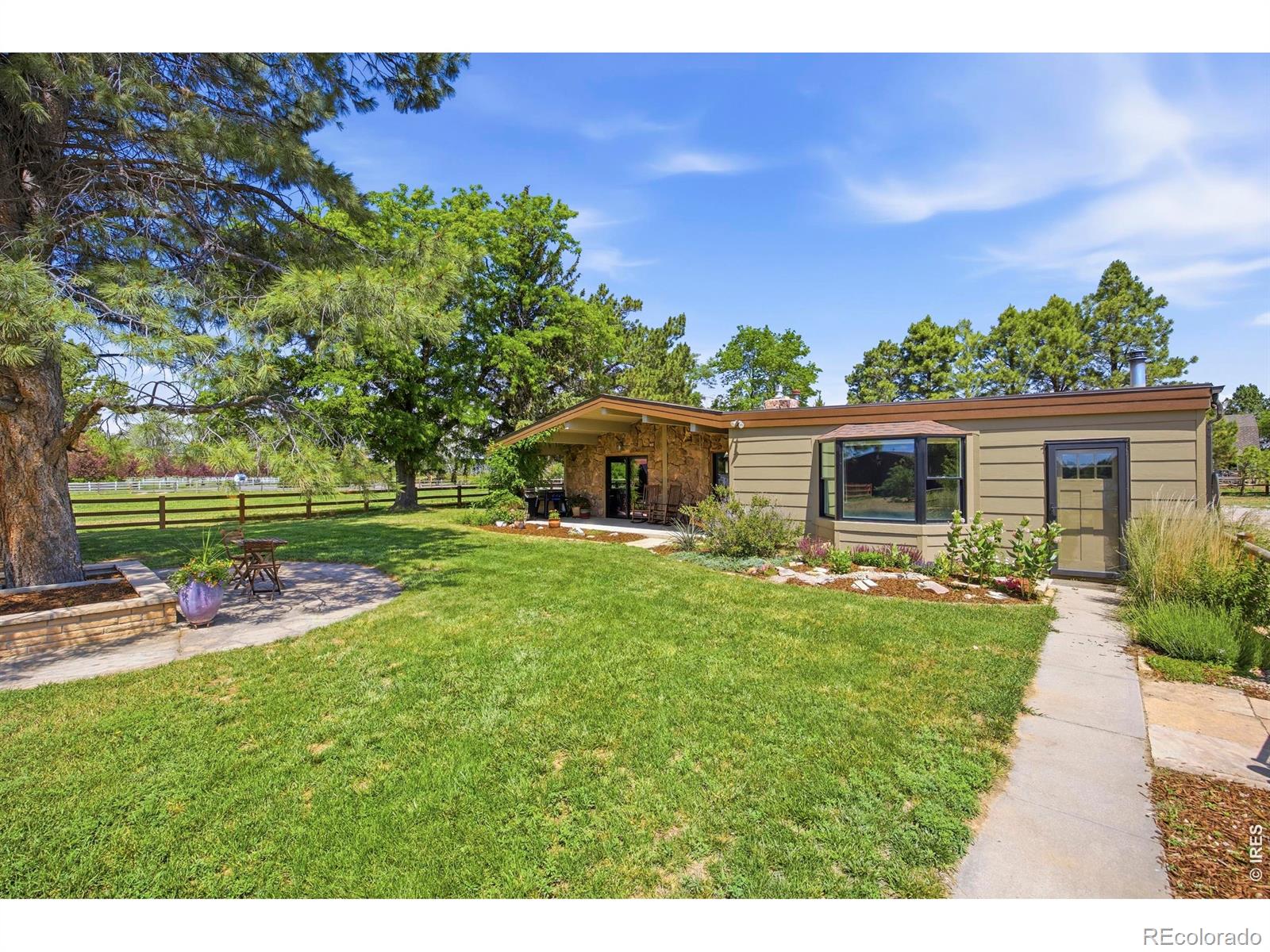 400 Ridgewood Court