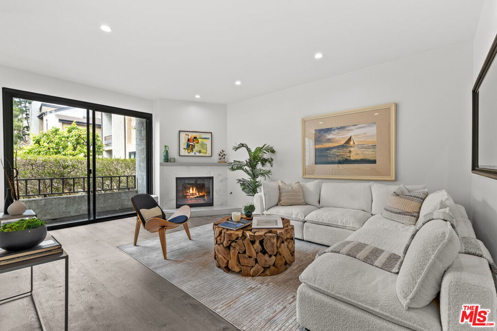 8110 Manitoba Street 106