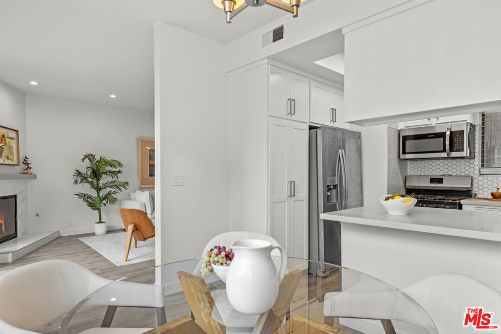 8110 Manitoba Street 106