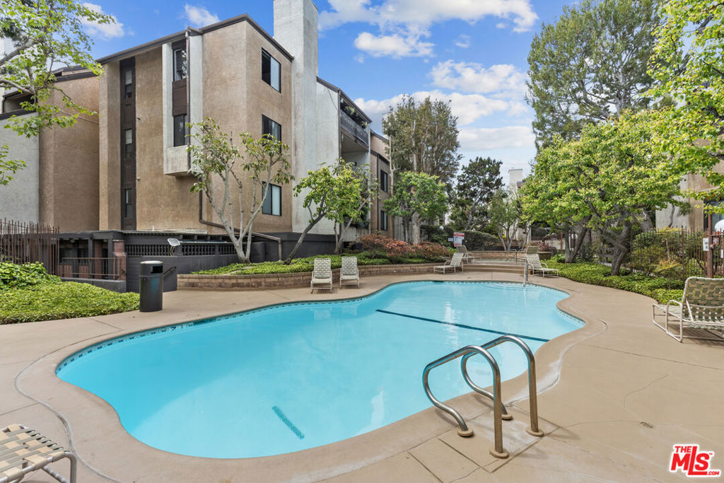 8110 Manitoba Street 106