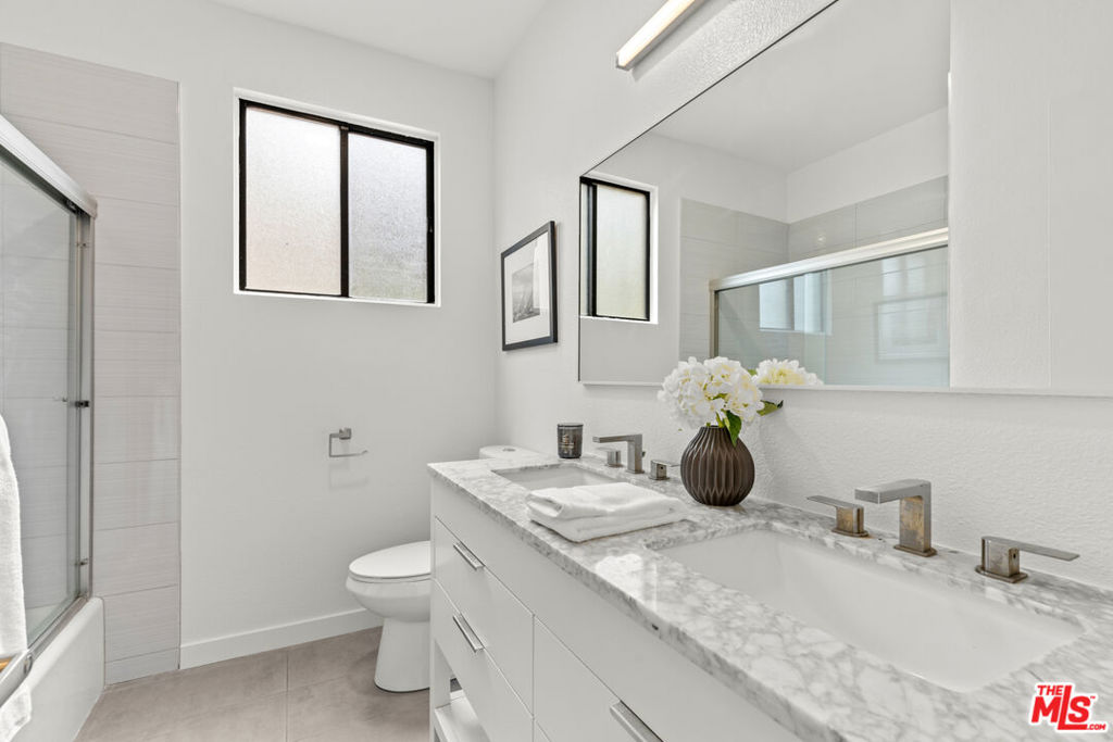 8110 Manitoba Street 106