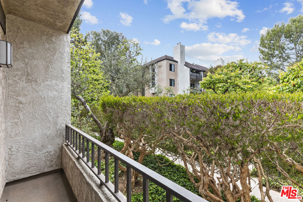 8110 Manitoba Street 106