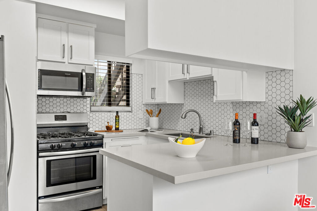 8110 Manitoba Street 106