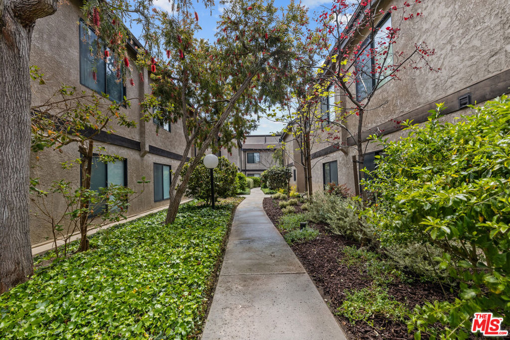 8110 Manitoba Street 106