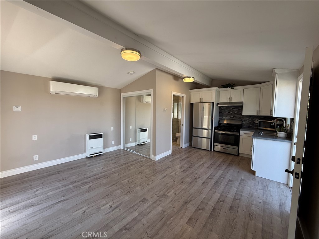 1373 W 12th Street W