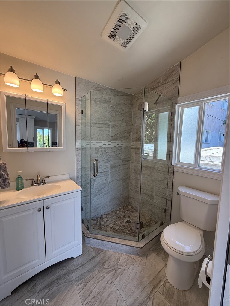 1373 W 12th Street W