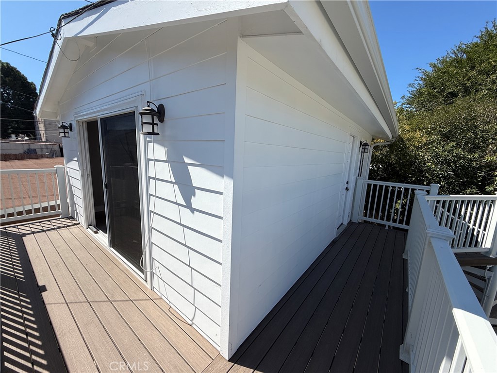 1373 W 12th Street W