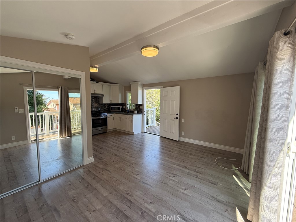 1373 W 12th Street W