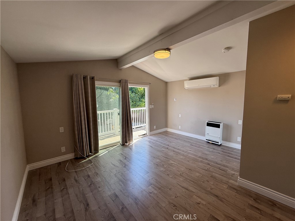 1373 W 12th Street W