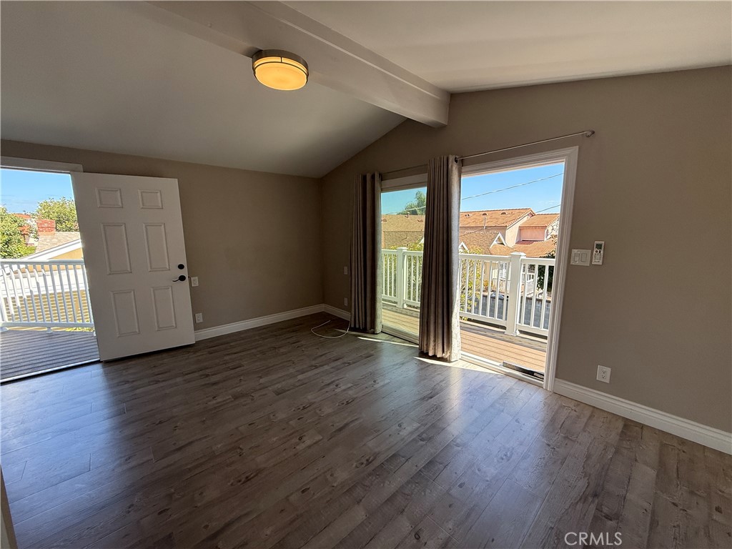 1373 W 12th Street W