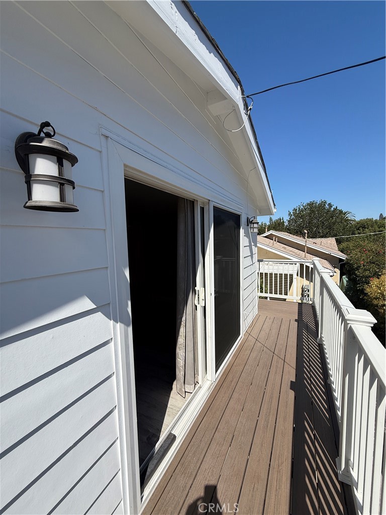 1373 W 12th Street W