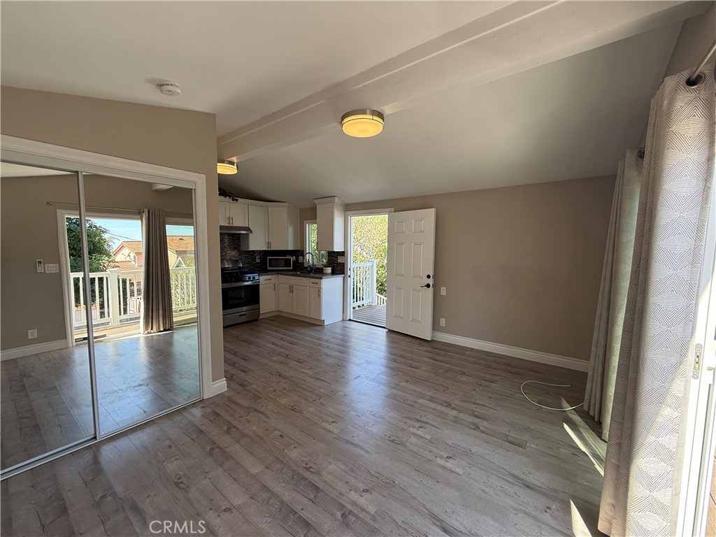 1373 W 12th Street W