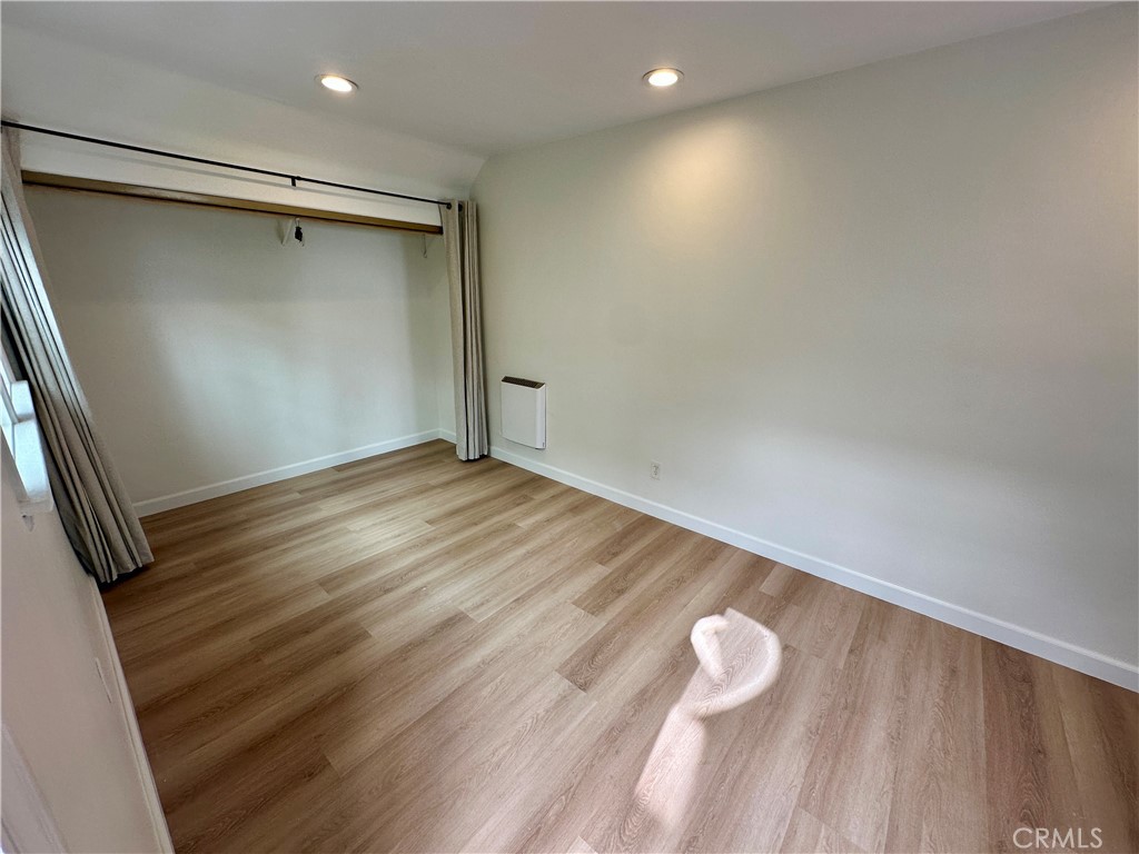 933 1/2 Bayview Drive