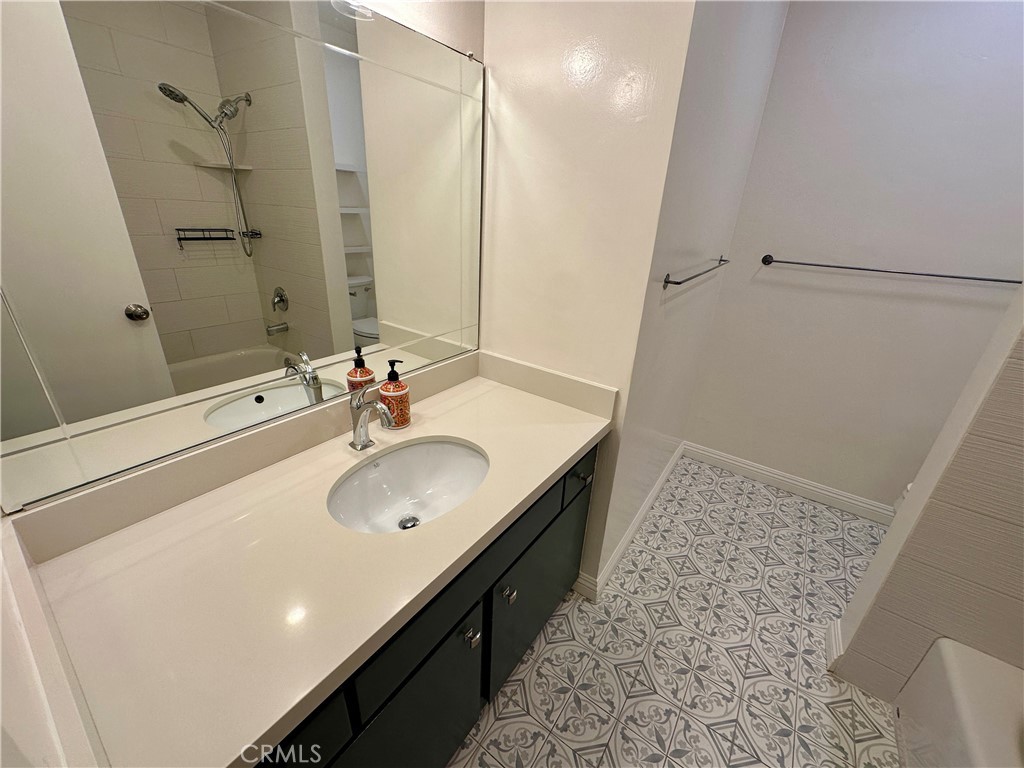 1815 Armour Lane 2