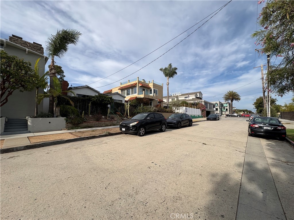 735 Longfellow Avenue