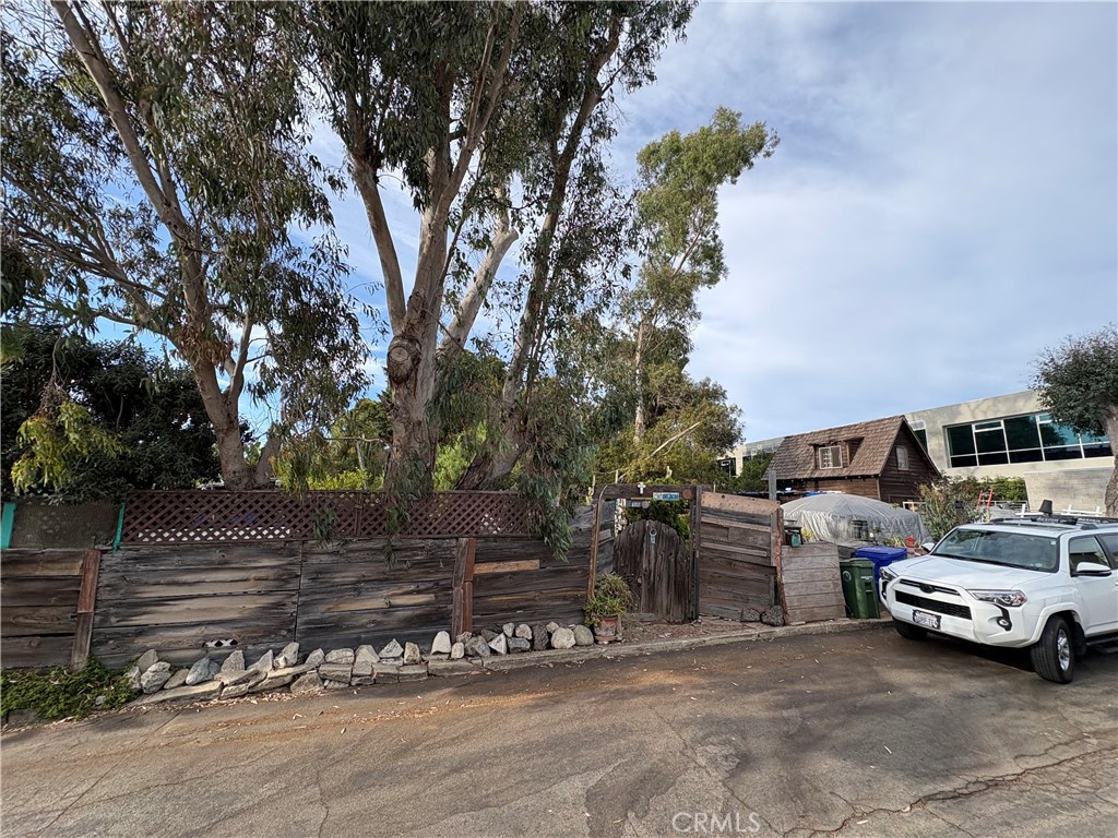 1041 Boundary Place