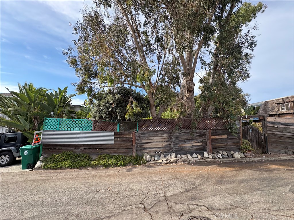 1041 Boundary Place