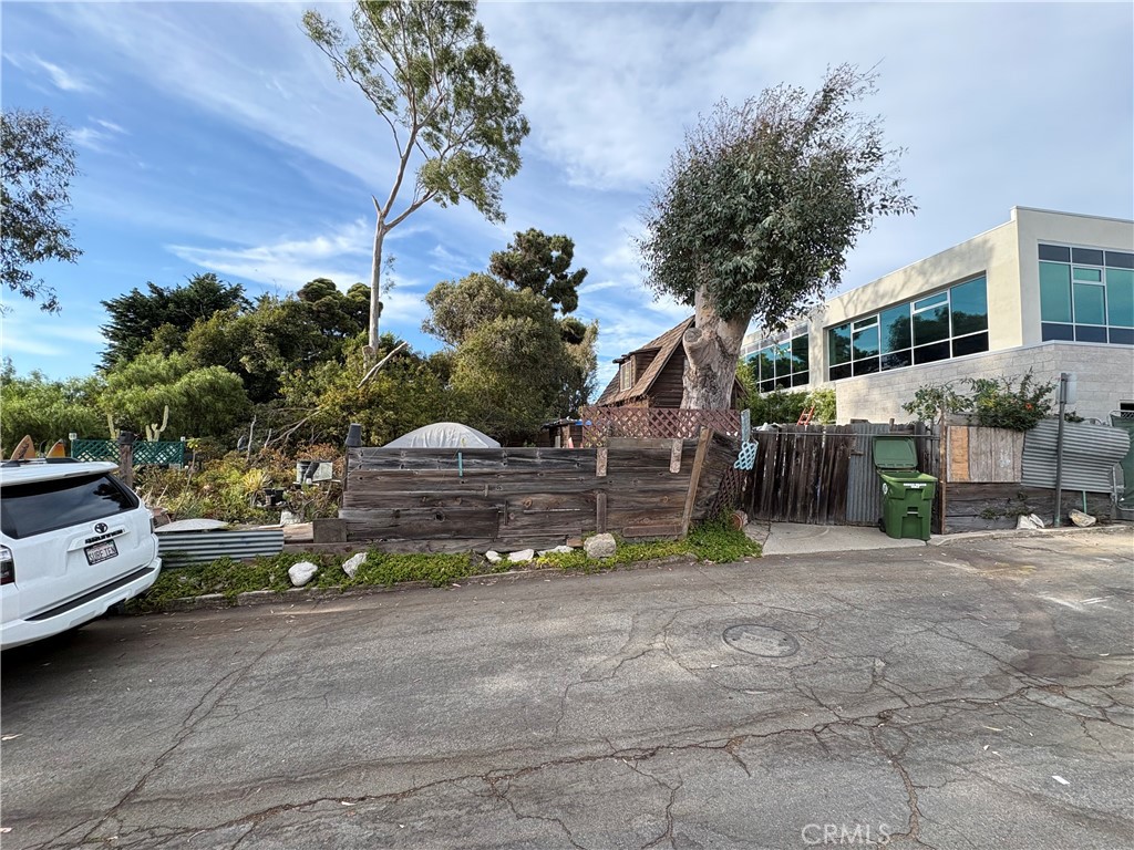 1041 Boundary Place
