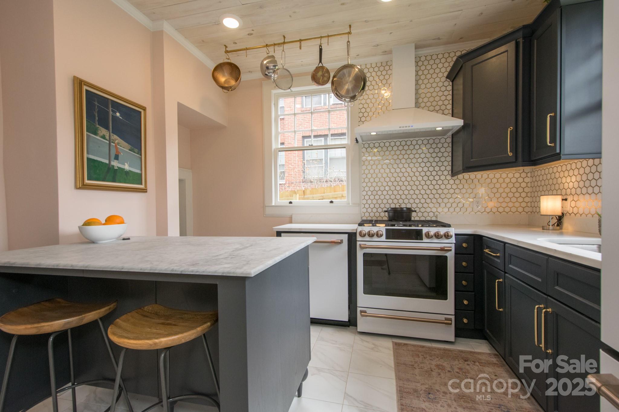 122 W Chestnut Street