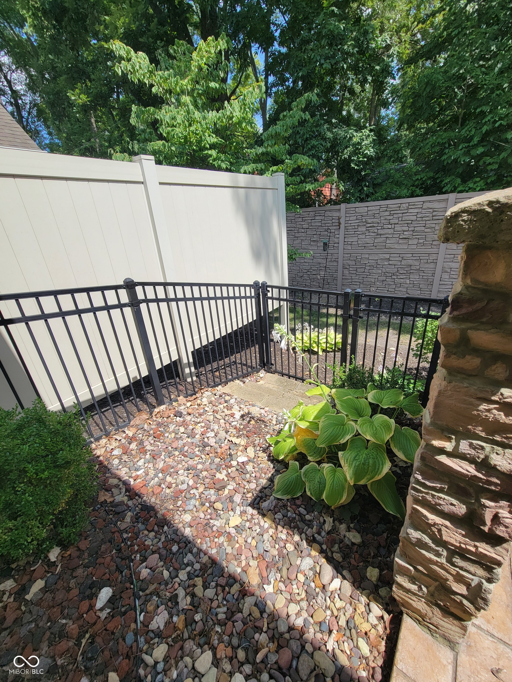 513 Firefly Lane
