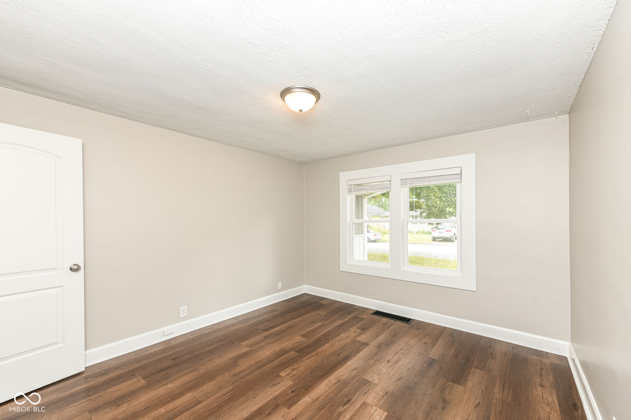 4965 Kingsley Drive