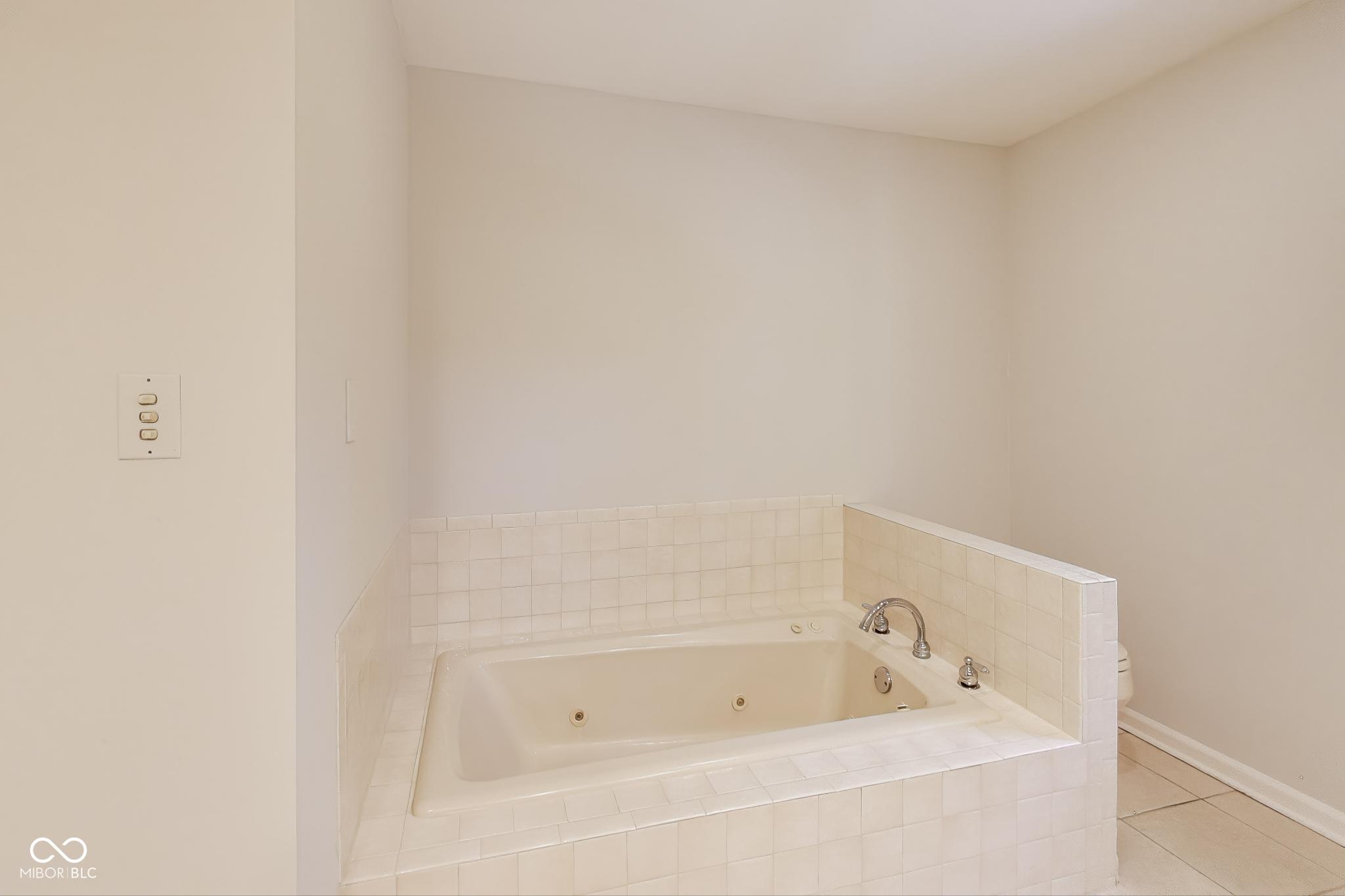 13587 Kensington Place