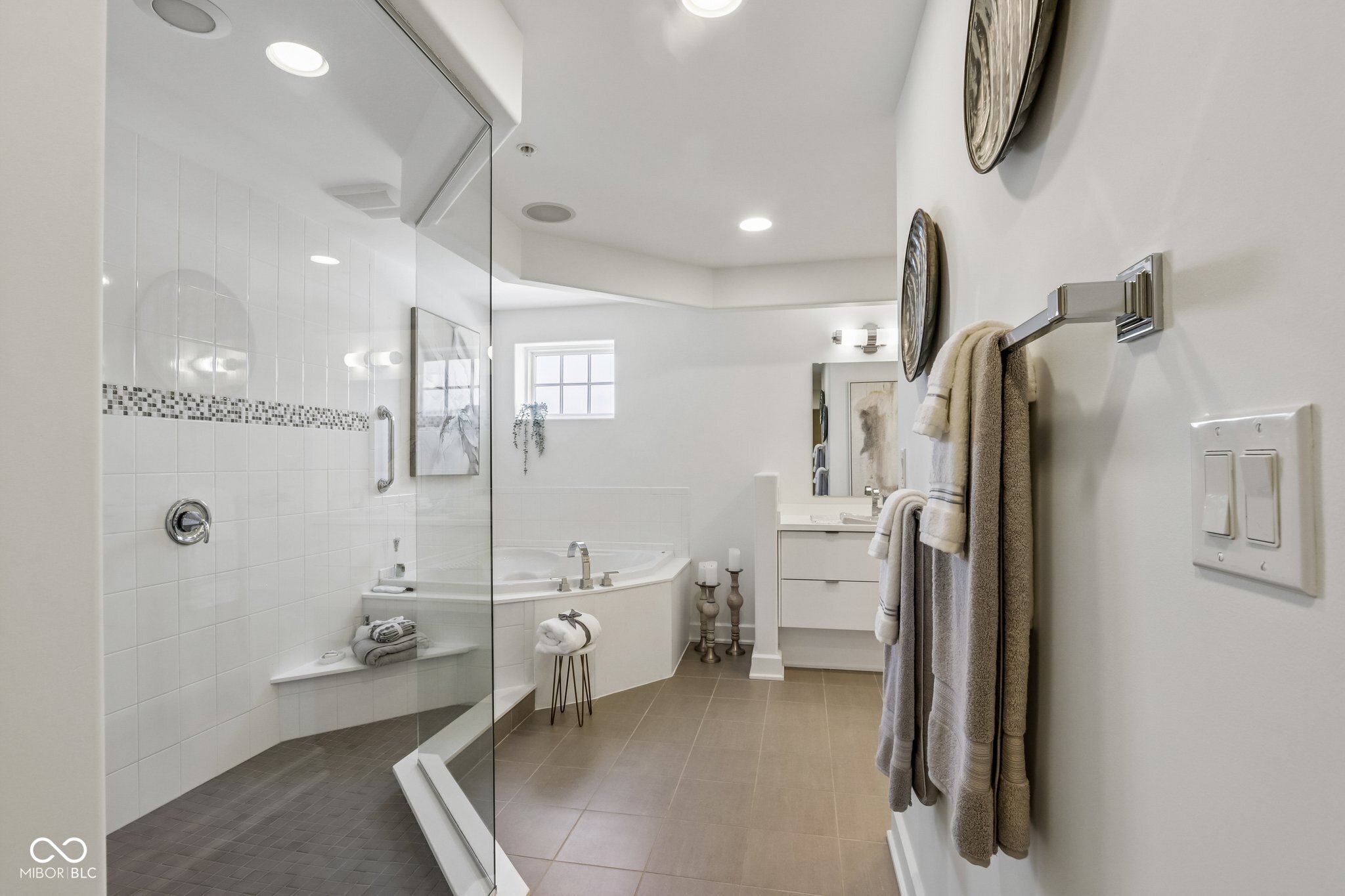 30 W Main Street Unit: B