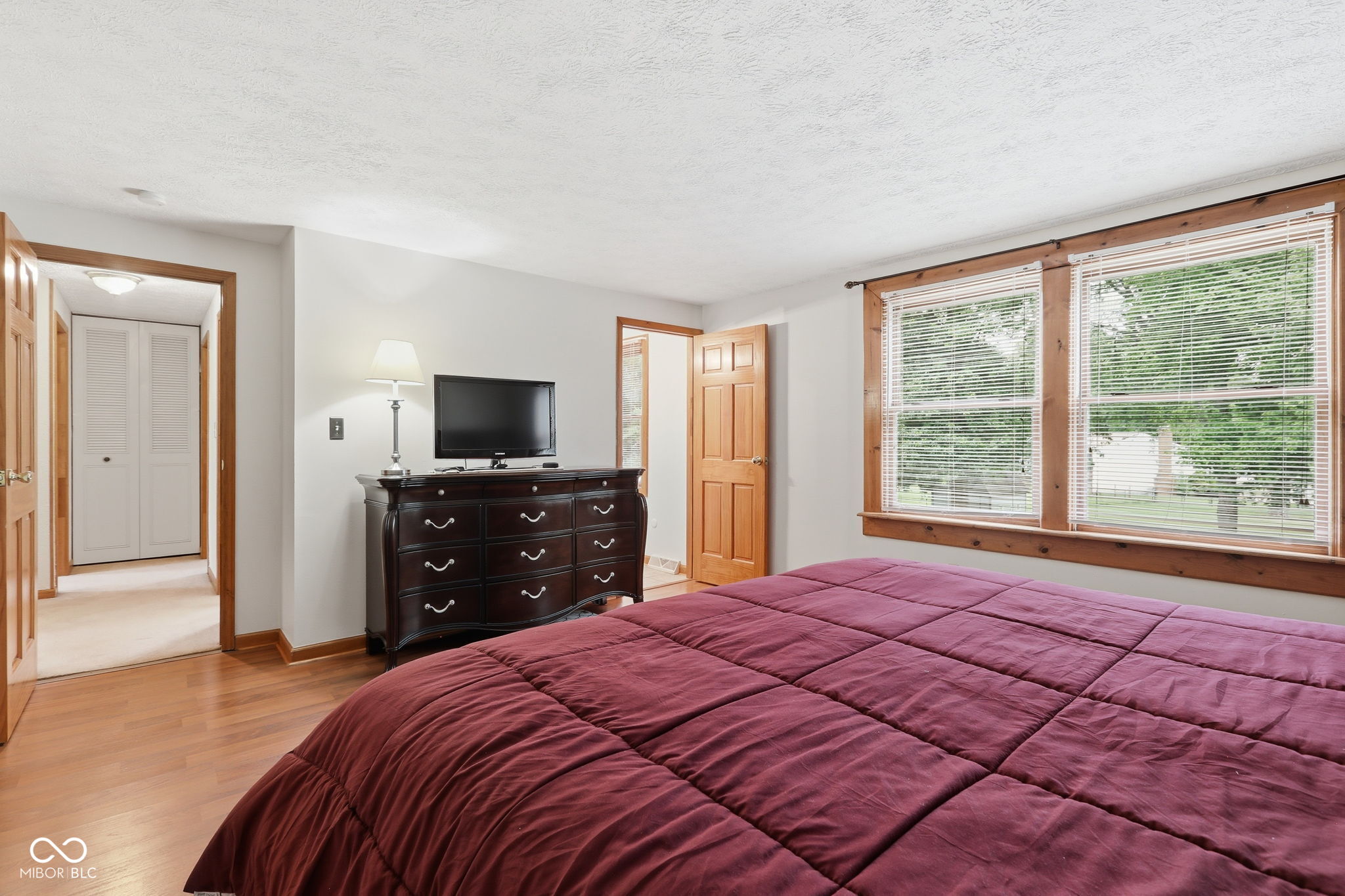 1192 W Greenbriar Drive