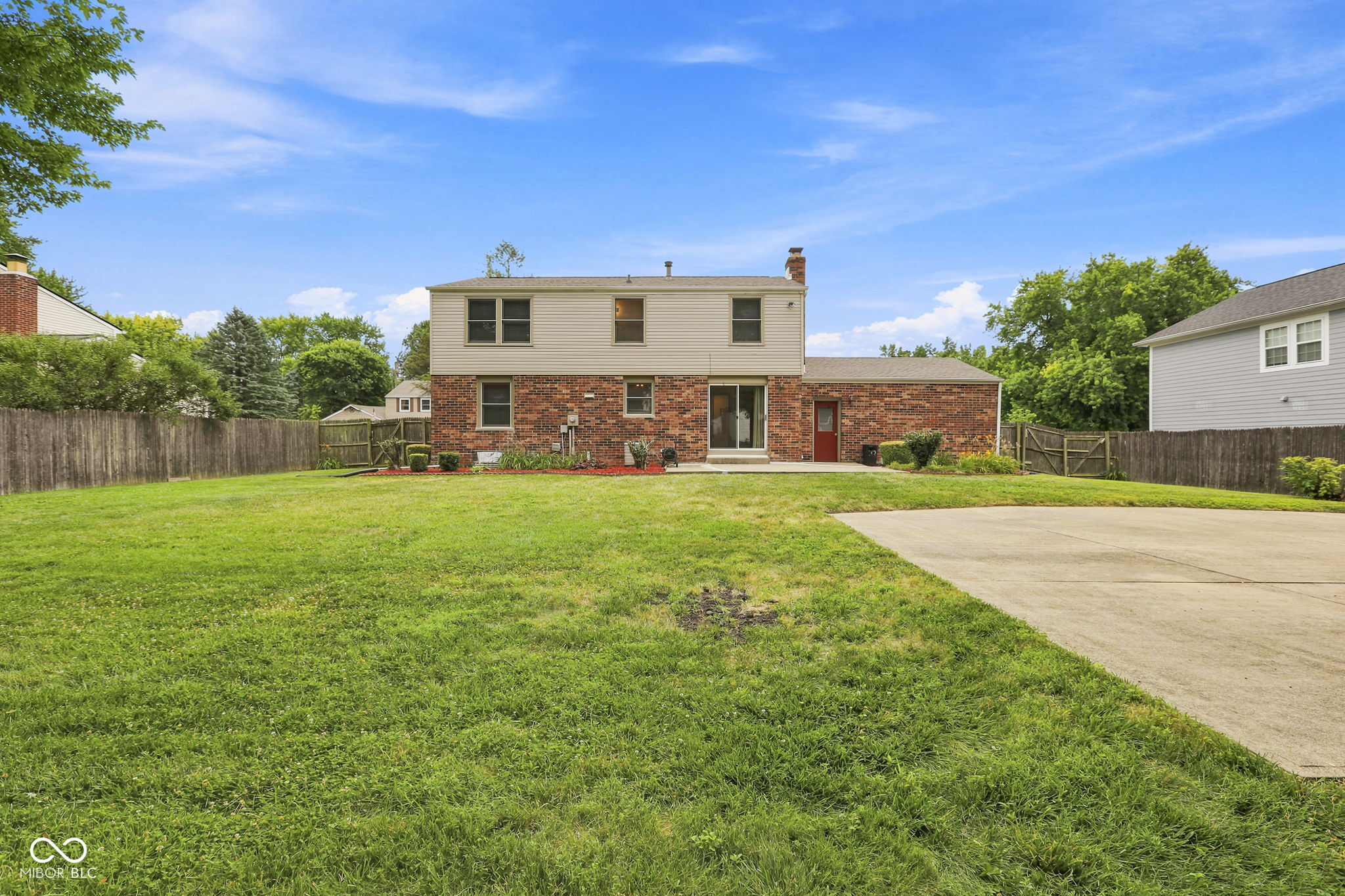 1192 W Greenbriar Drive