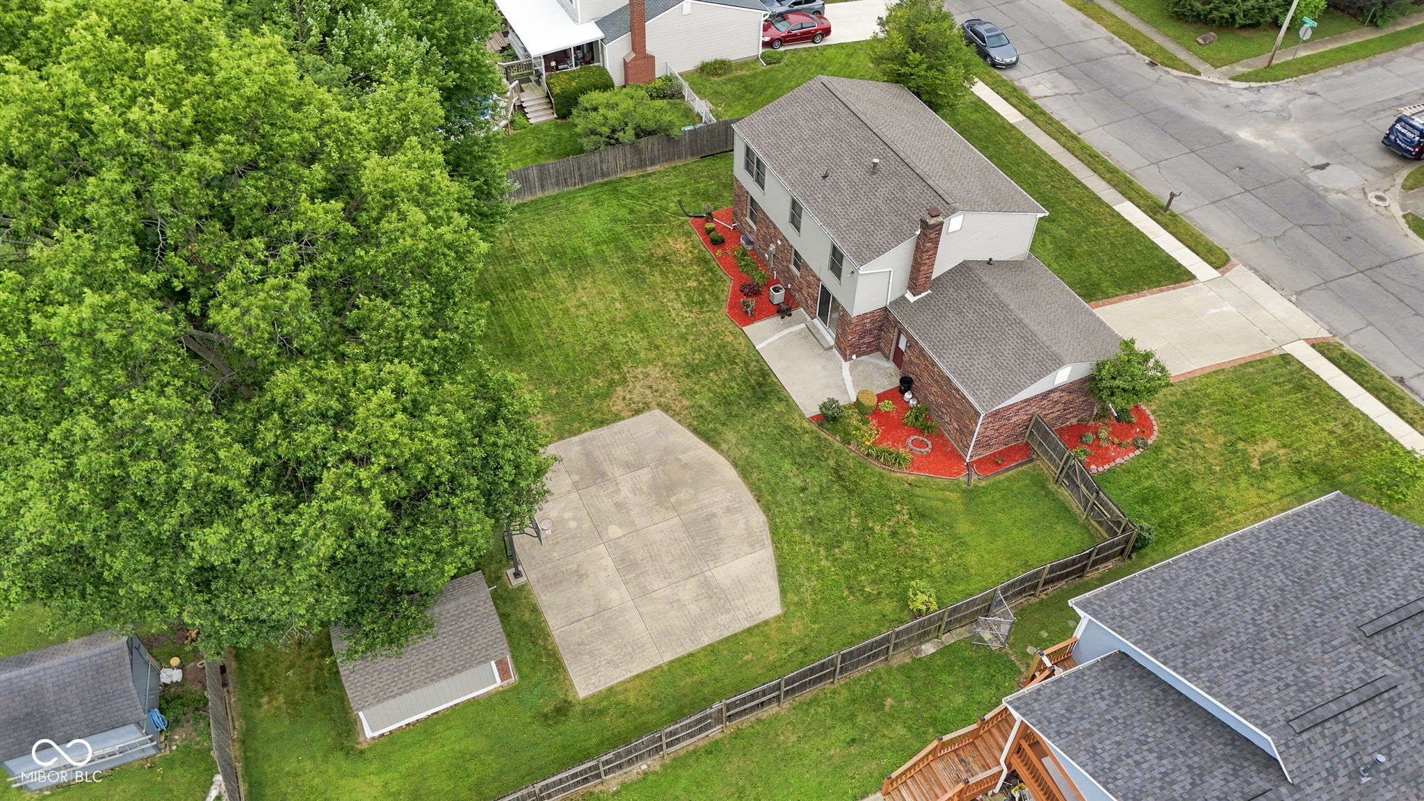 1192 W Greenbriar Drive