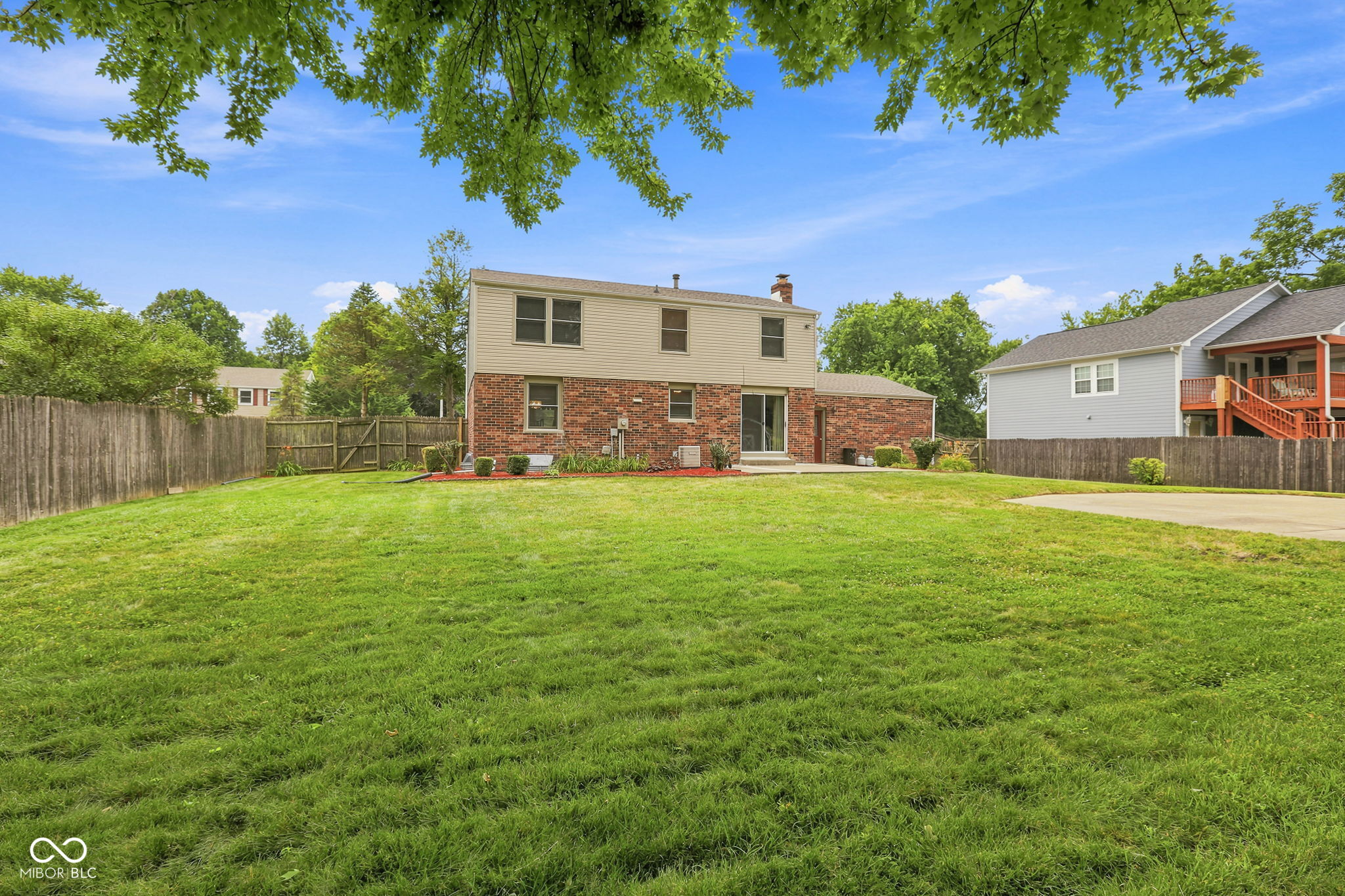 1192 W Greenbriar Drive