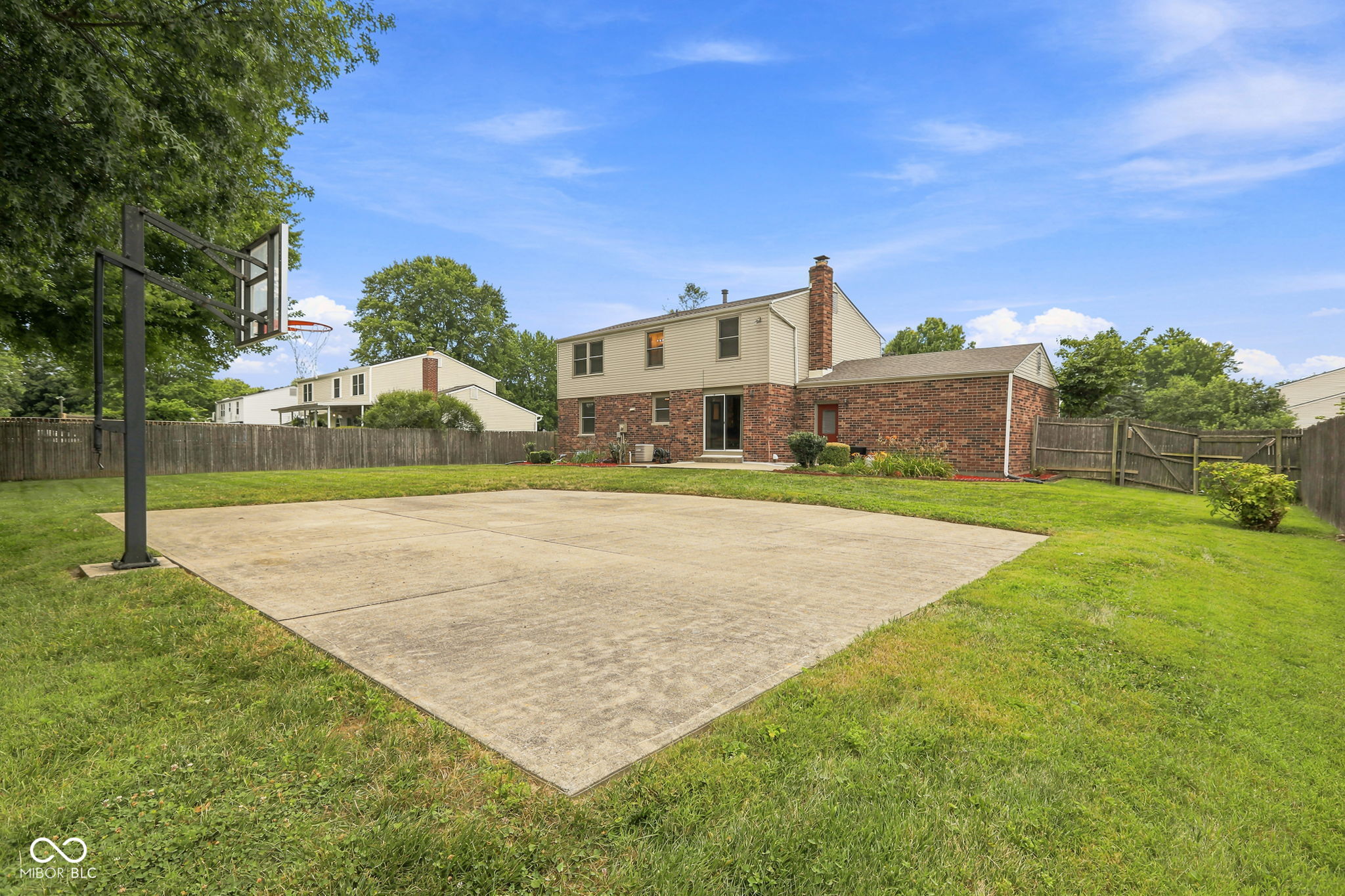 1192 W Greenbriar Drive